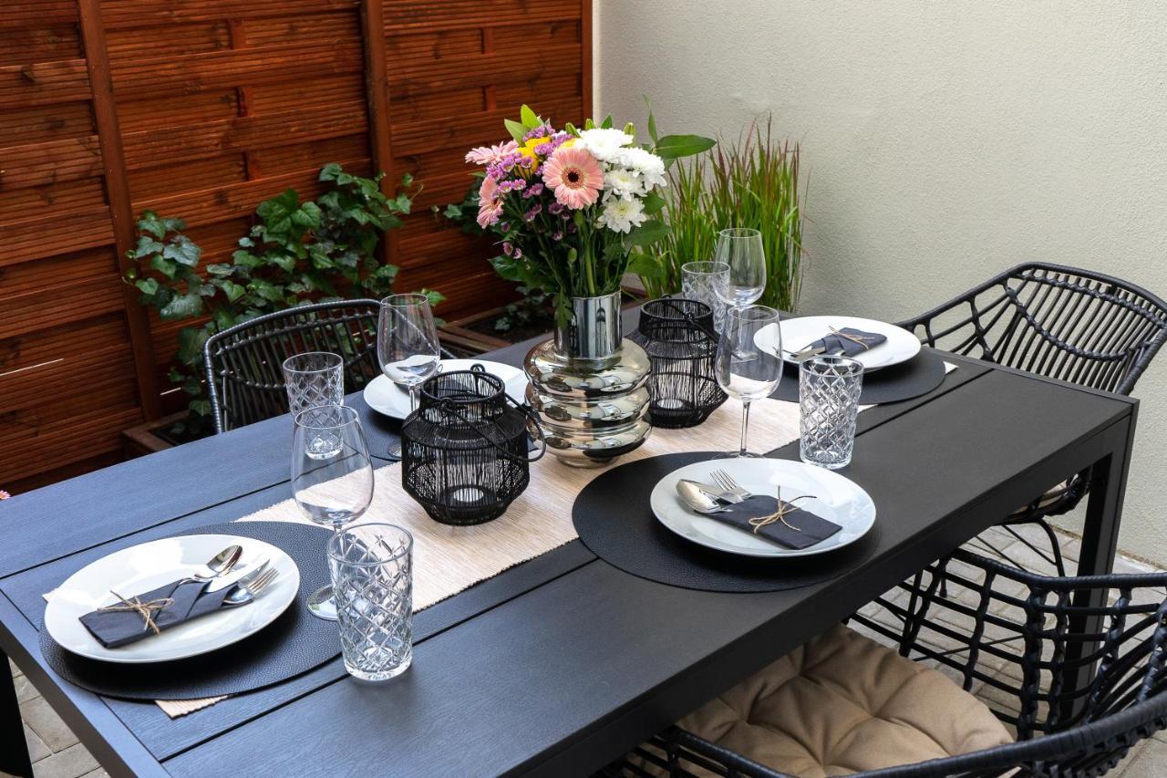 Suite Fuer 4 Mit Terrasse Im Herzen Der Innenstadt Schwerin  Ngoại thất bức ảnh